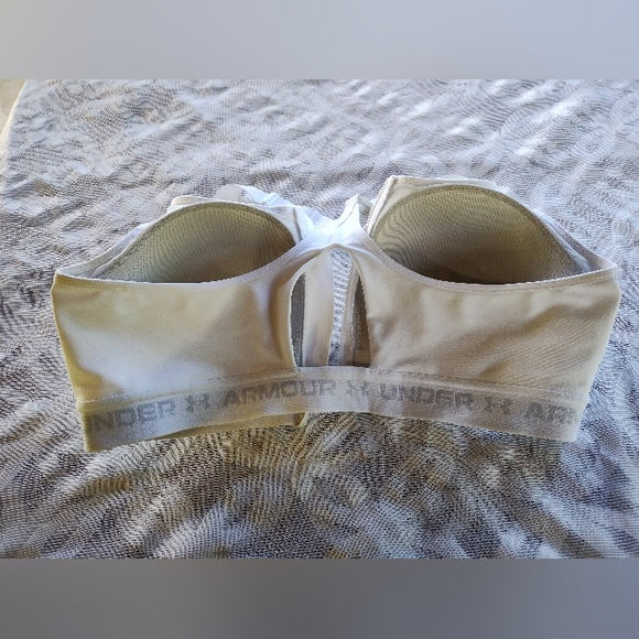 Under Armour sport bra 40D white zip front wire free molded cups adjustabe - Picture 9 of 11